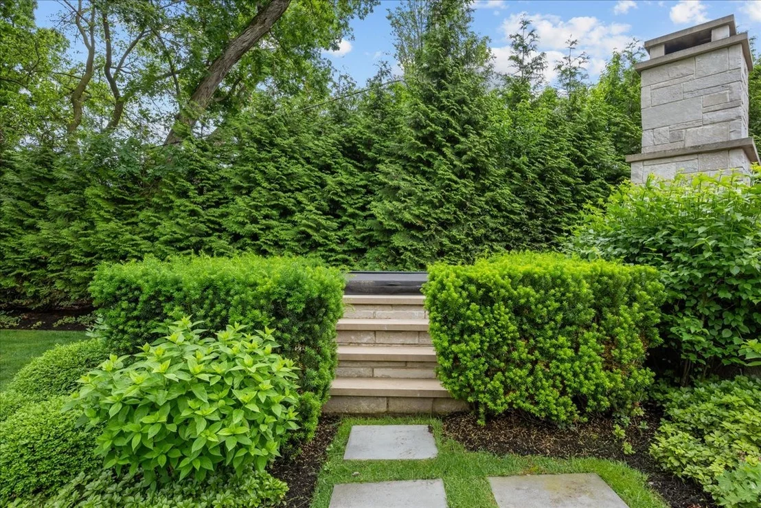 Photo of 677 Sheridan Road