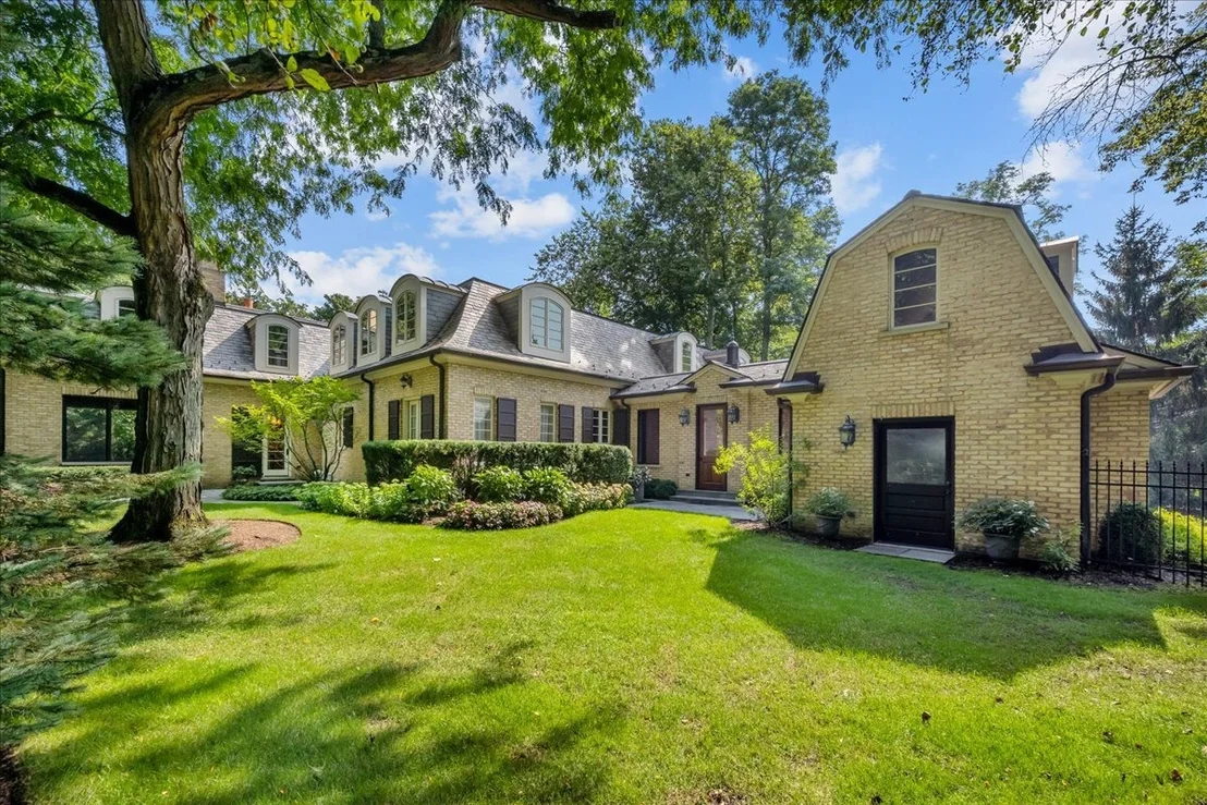 Photo of 586 Spruce Avenue
