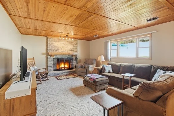 Photo of 549 Willow Lane