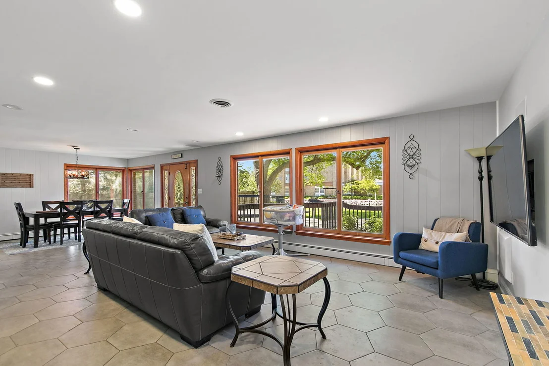 Photo of 3415 Venice Avenue