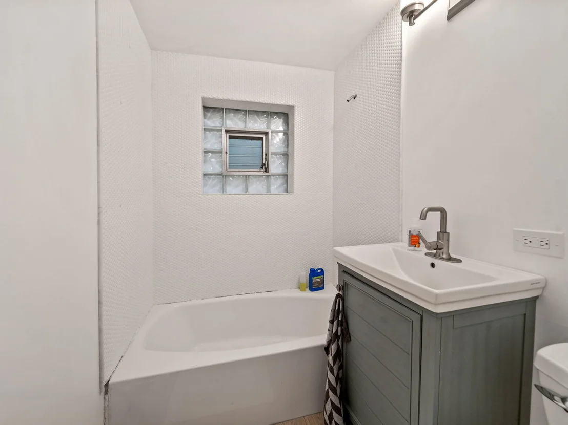 Photo of 1S655 Taylor Road