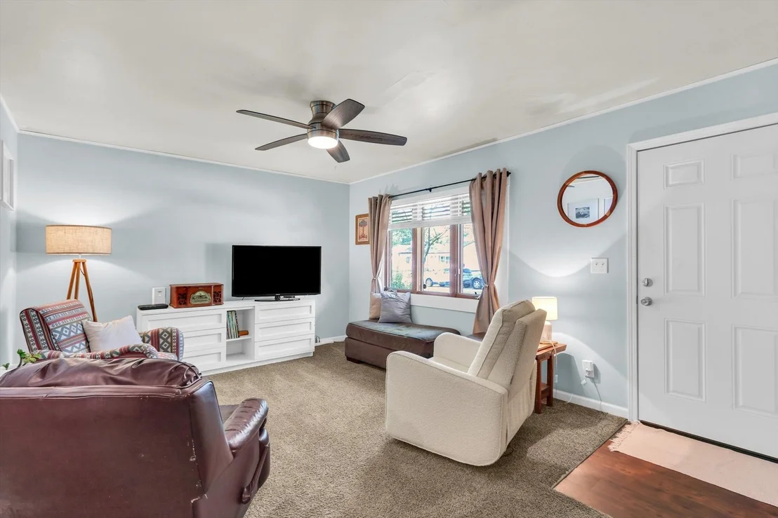 Photo of 308 S Glenn Drive