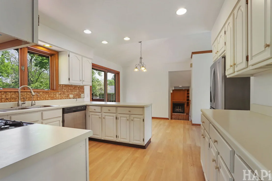 Photo of 840 Queens Lane
