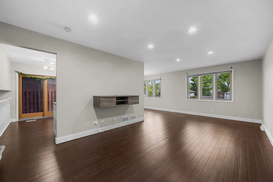 Photo of 15040 Kenton Avenue
