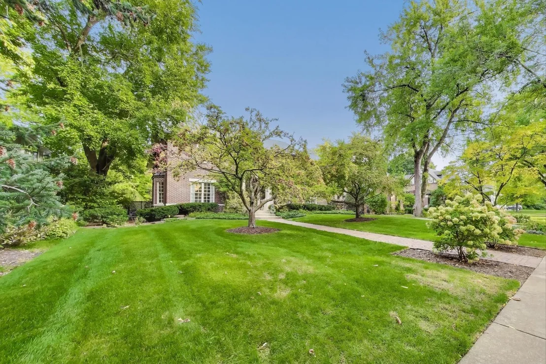 Photo of 547 JACKSON Avenue