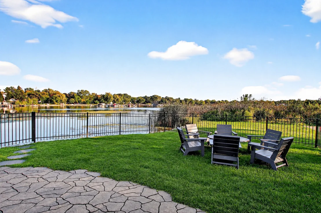 Photo of 827 Edgewater Parkway