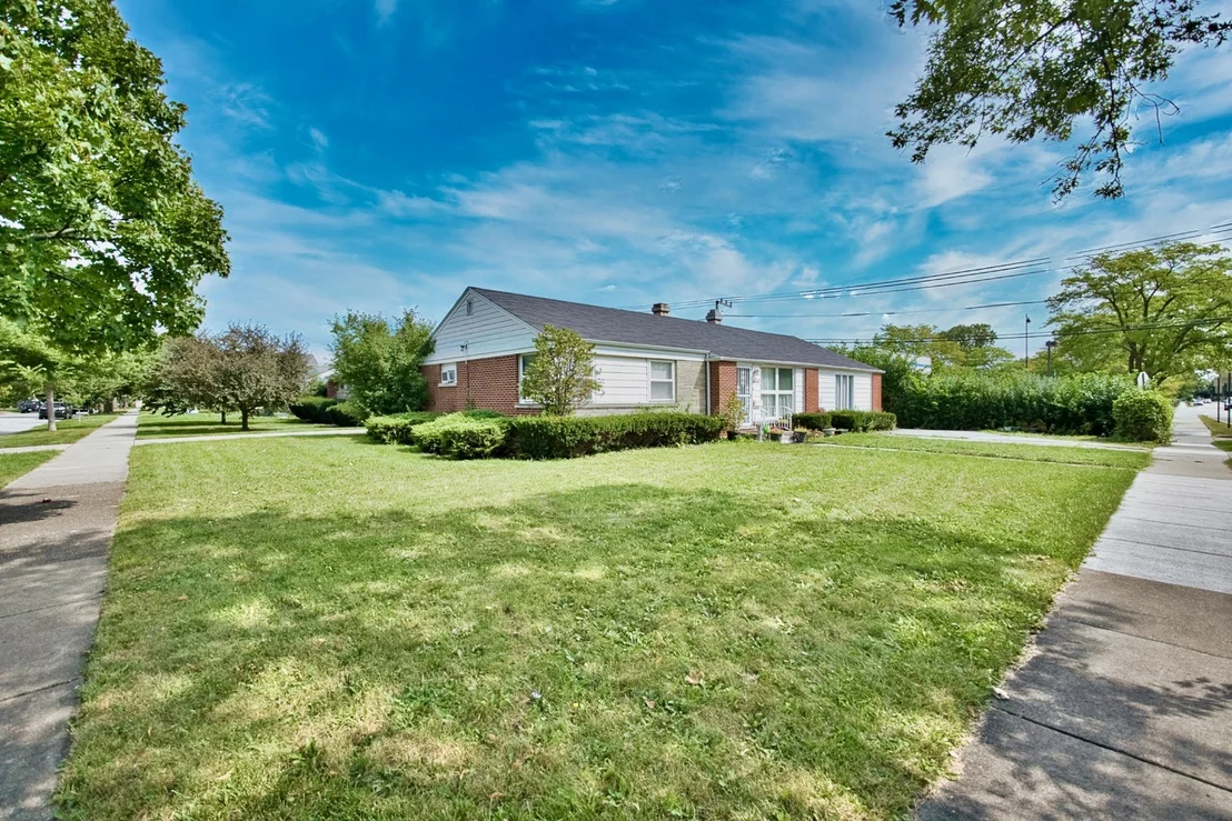 Photo of 6948 Beckwith Road
