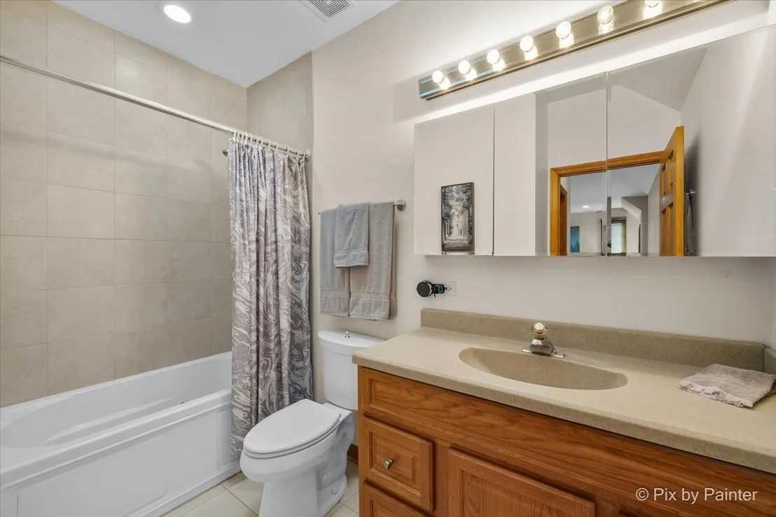 Photo of 24 W Devon Avenue