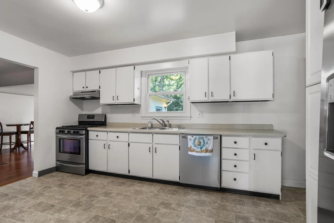 Photo of 2305 GLENOAK Drive