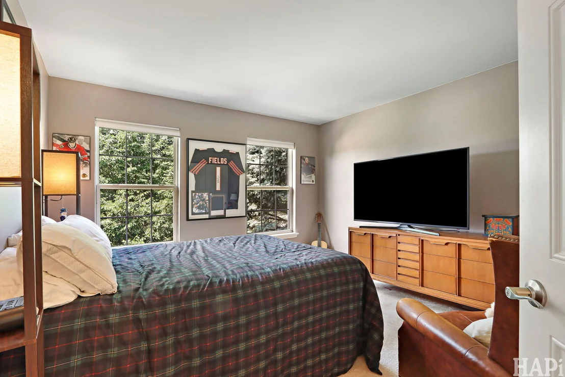 Photo of 4570 Loyola Drive