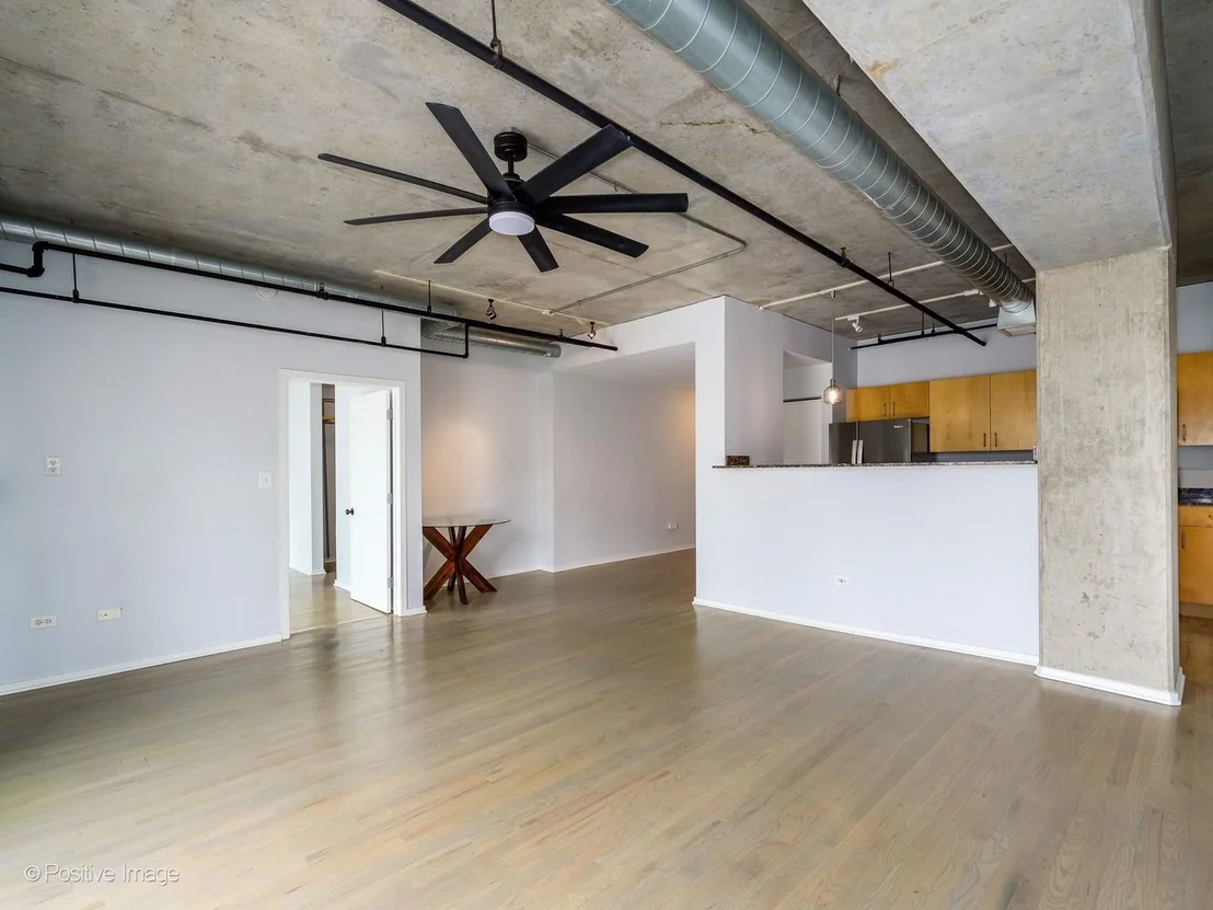 Photo of Unit 1401 at 700 W Van Buren Street