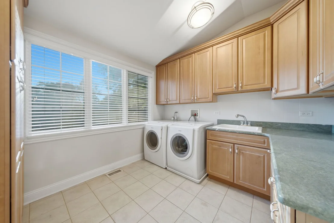 Photo of 3340 Lakeside Avenue