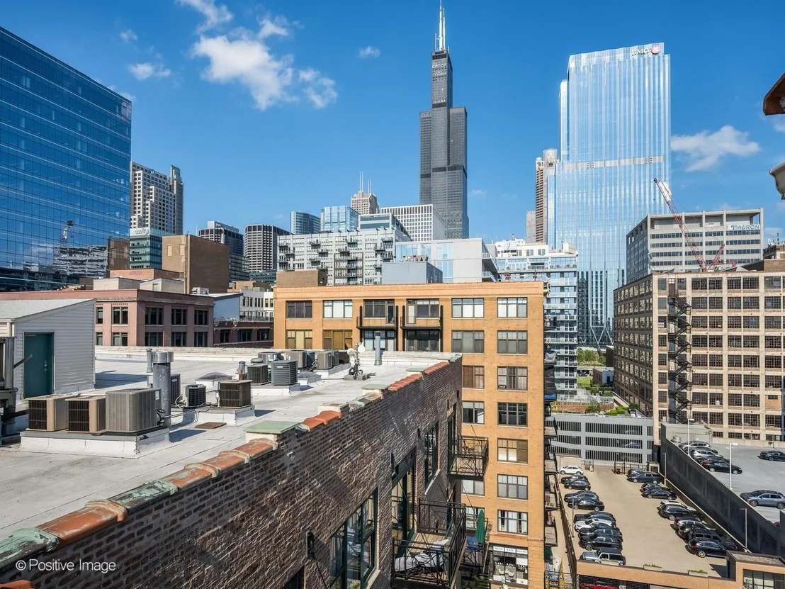 Photo of Unit 607 at 701 W Jackson Boulevard