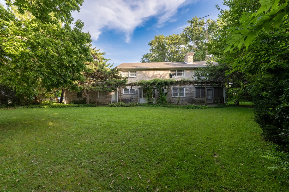 Photo of 801 Oakcrest Drive