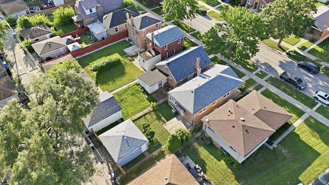 Photo of 657 E 100th Place