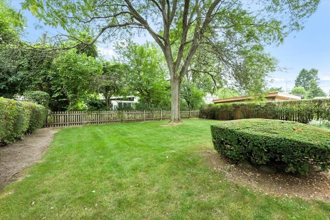 Photo of 226 SUNSET Drive