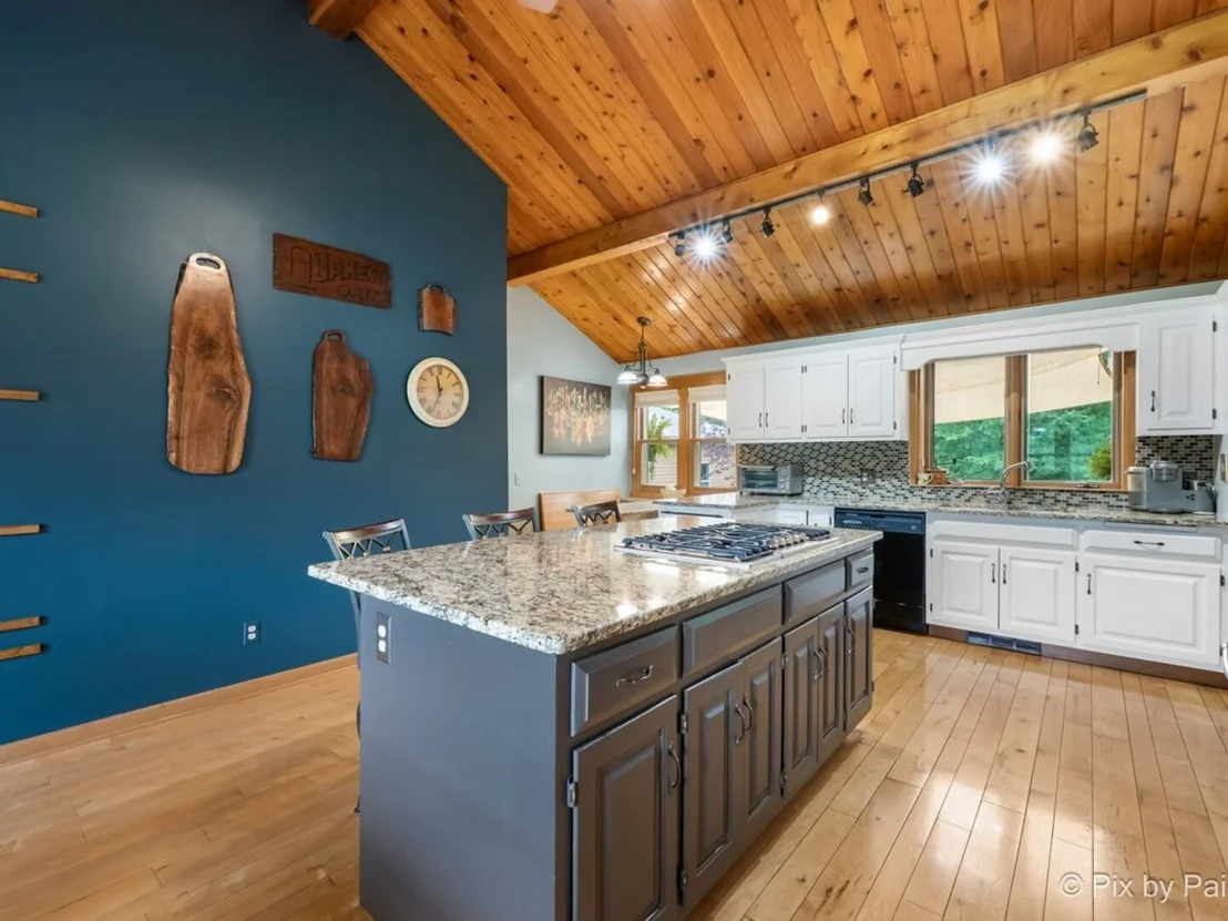 Photo of 28 Tomahawk Trail