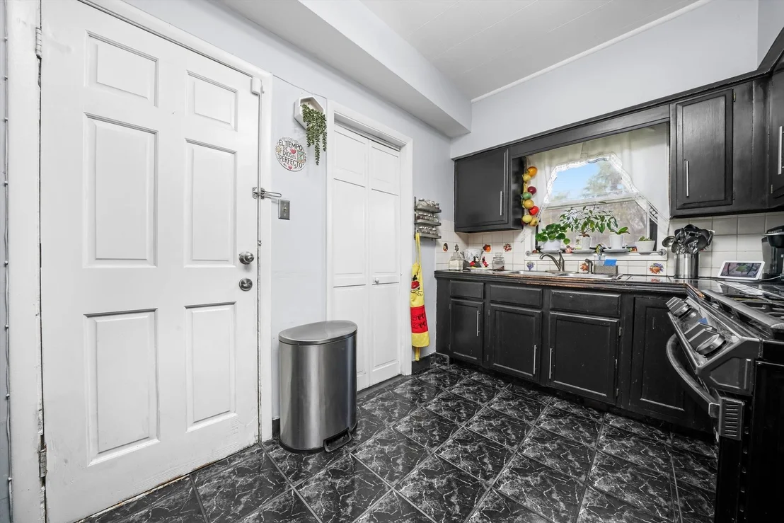 Photo of 5512 W WRIGHTWOOD Avenue