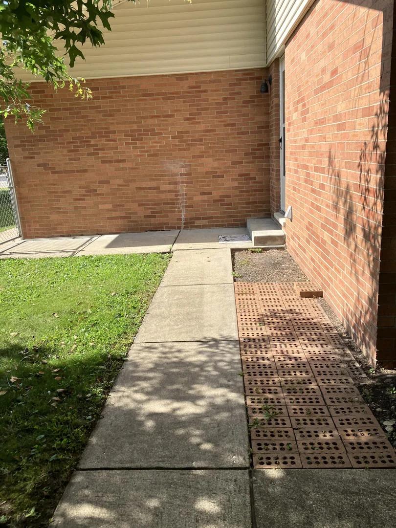 Photo of 425 Crestmore Avenue