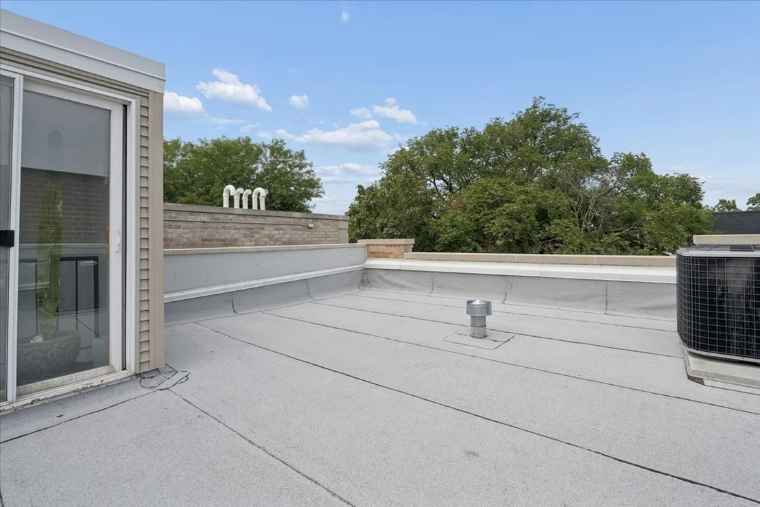Photo of 1915 W Wolfram Street