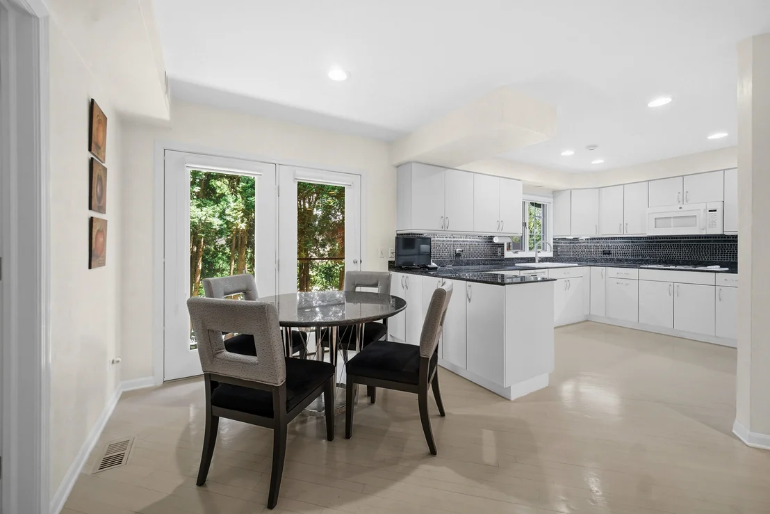 Photo of 968 Coventry Lane