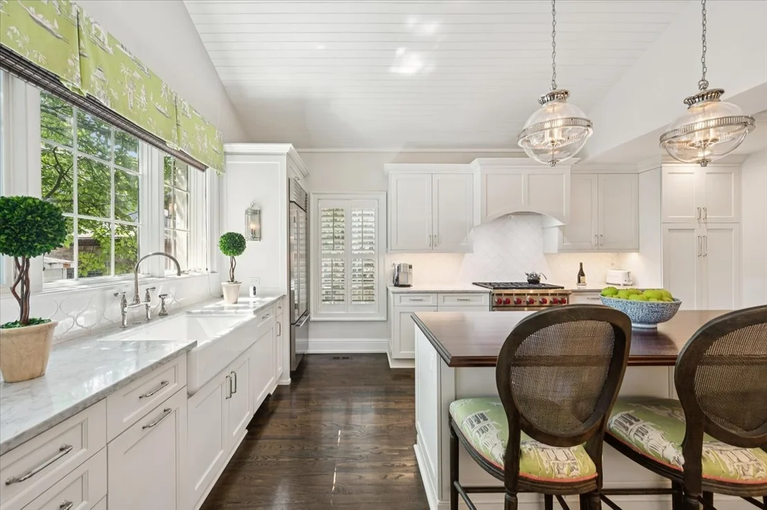 Photo of 837 W Junior Terrace