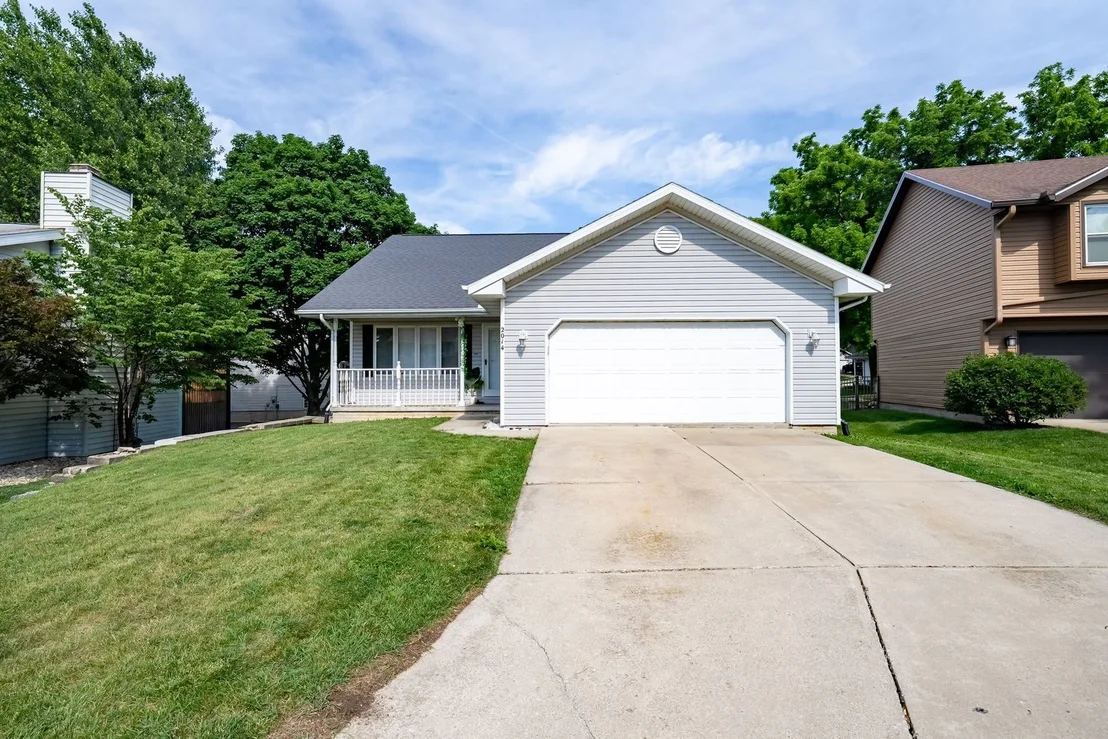Photo of 2014 Woodhavens Drive