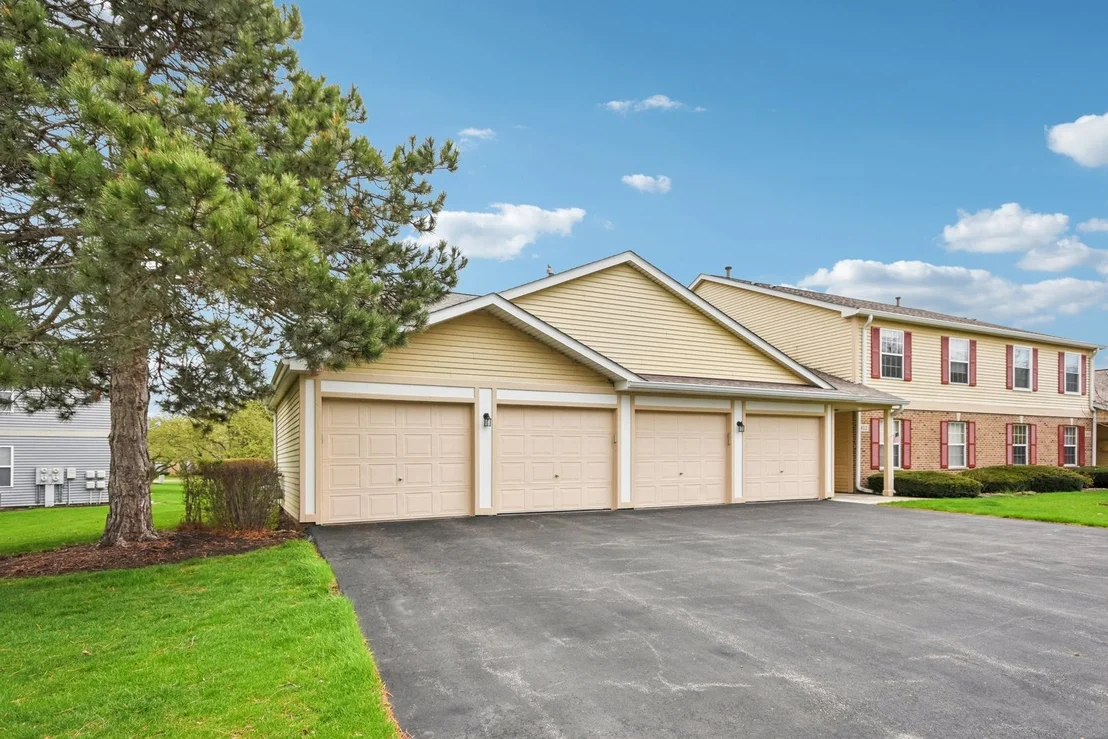 Photo of Unit D at 402 Woodview Circle