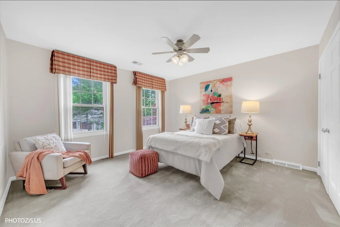 Photo of 2440 The Strand