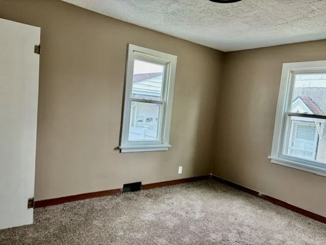 Photo of 325 W 3rd Street