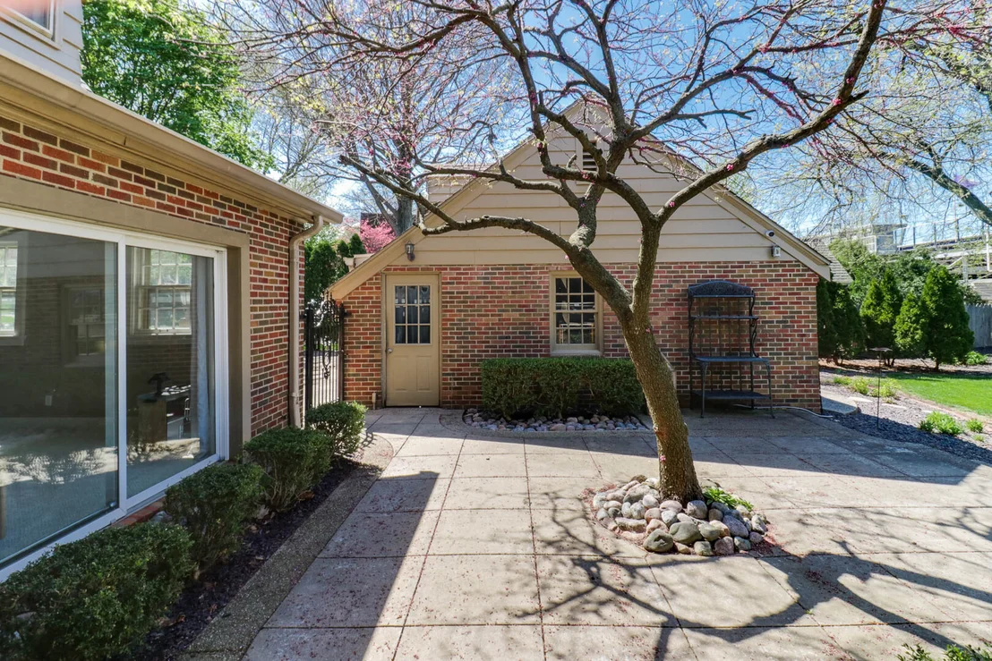 Photo of 1202 Elmwood Road