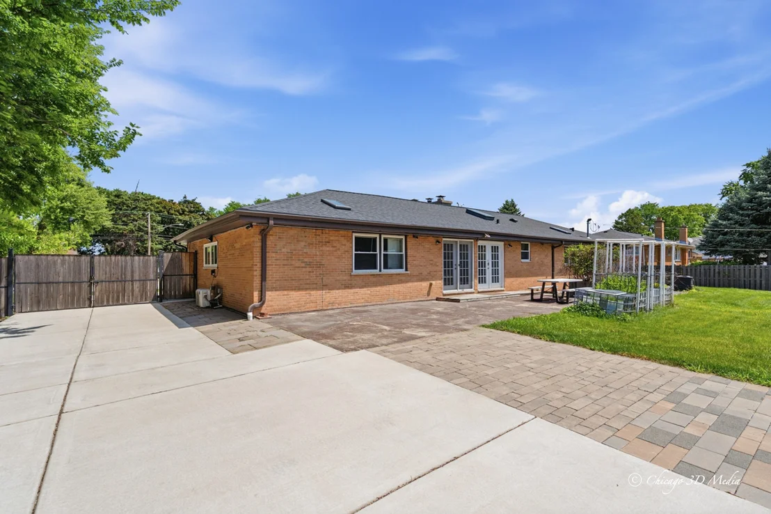 Photo of 95 E Thacker Street