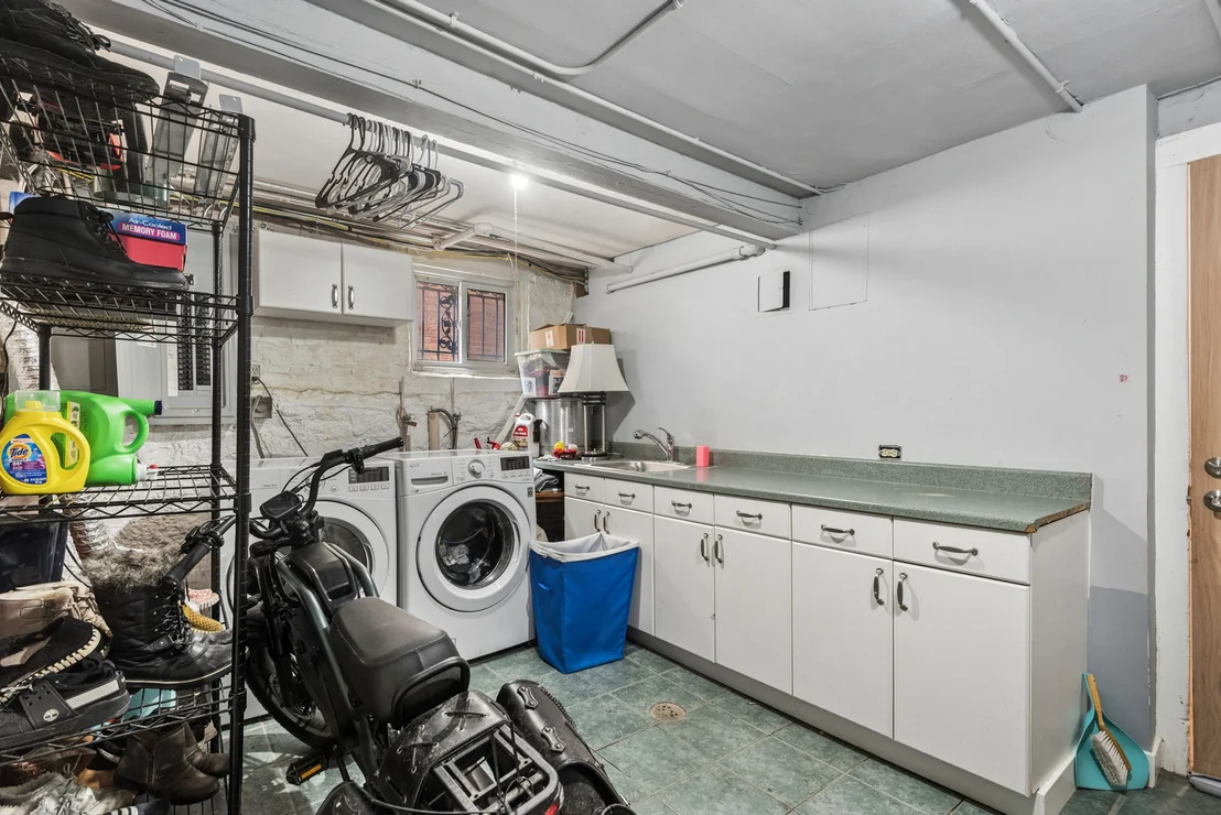 Photo of 1329 W Pratt Boulevard