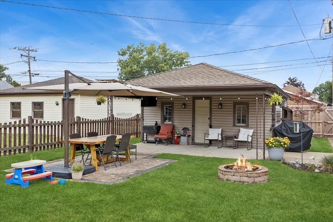 Photo of 8936 W Forestview Avenue