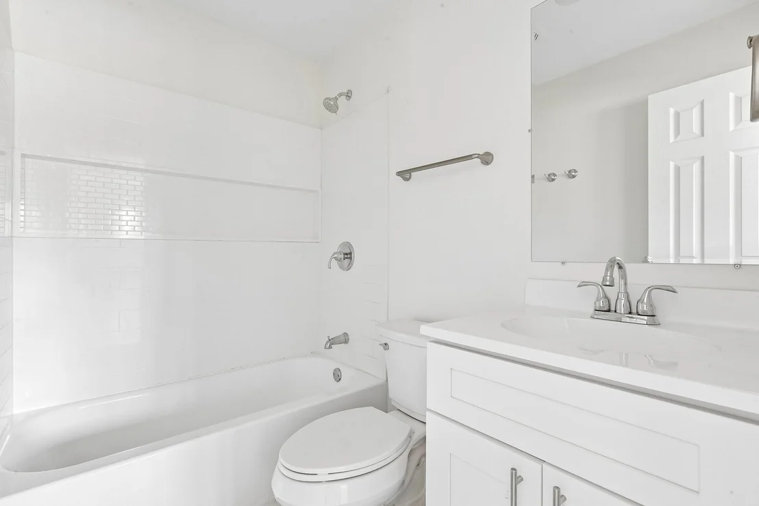 Photo of 866 Clark Lane