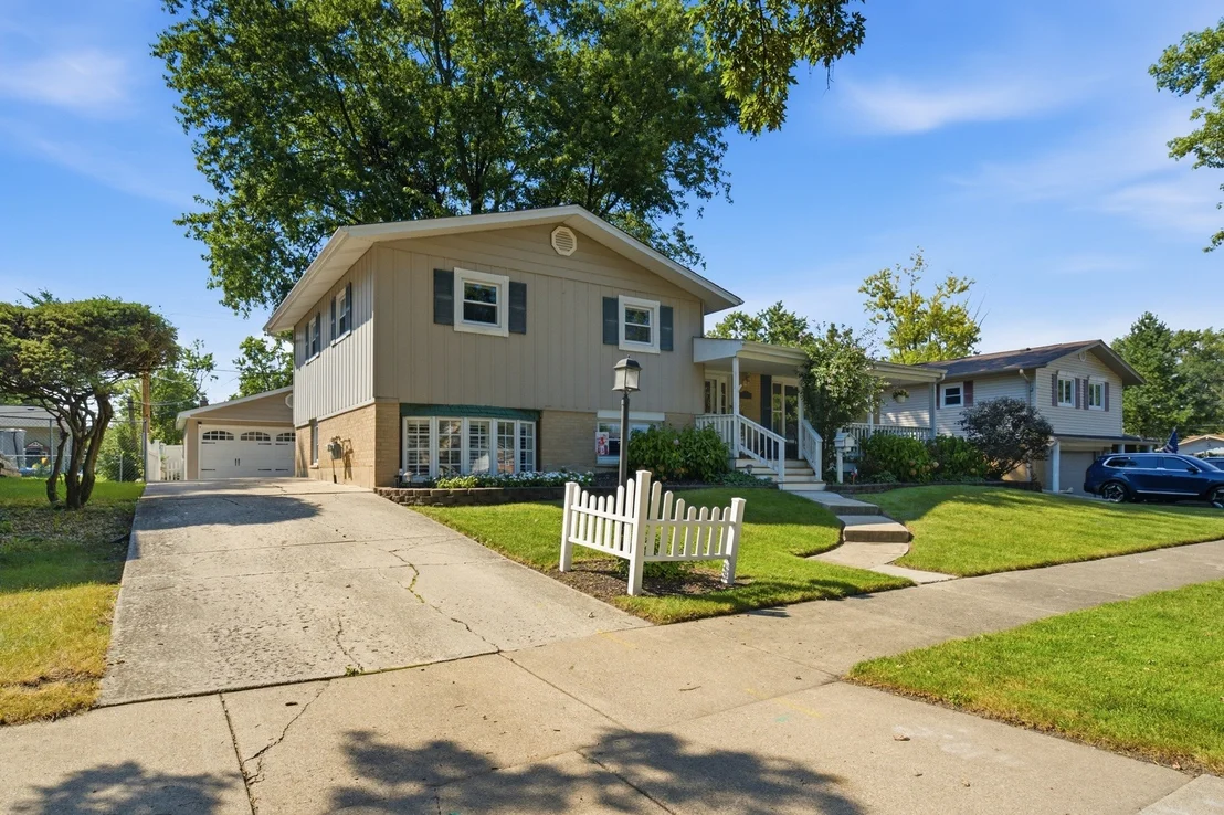 Photo of 15124 Hillside Avenue