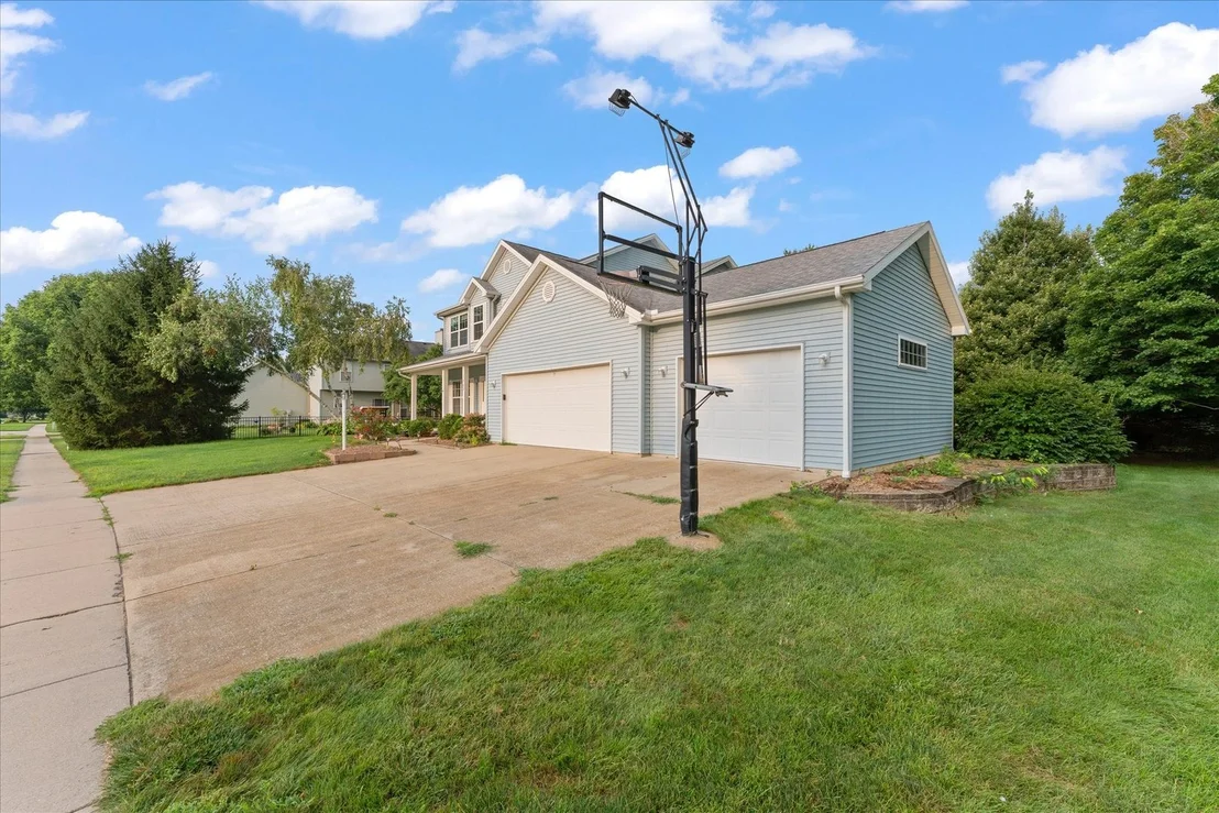Photo of 1703 Deer Run Drive
