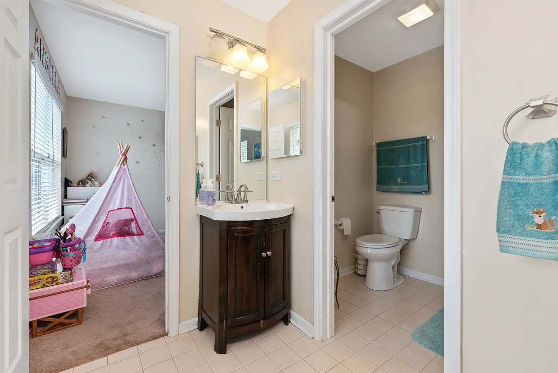 Photo of 768 Brompton Lane