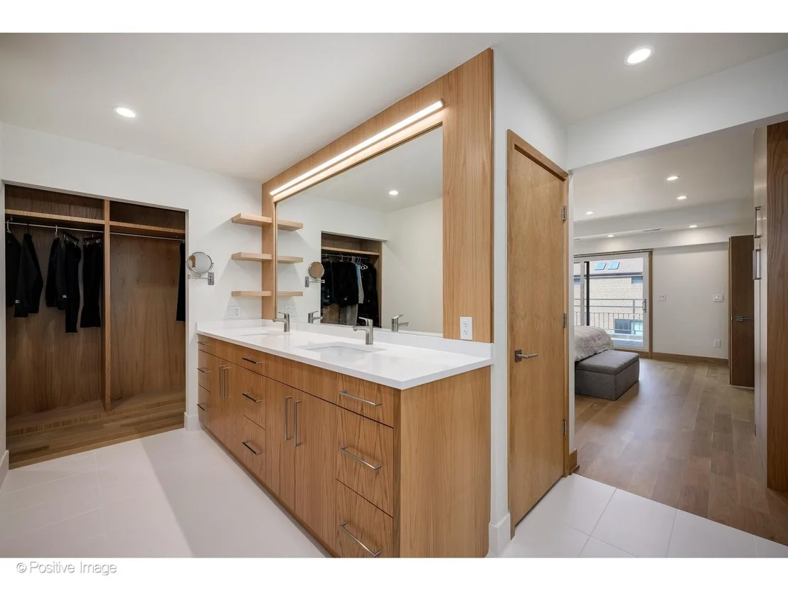 Photo of 1307 N Sutton Place