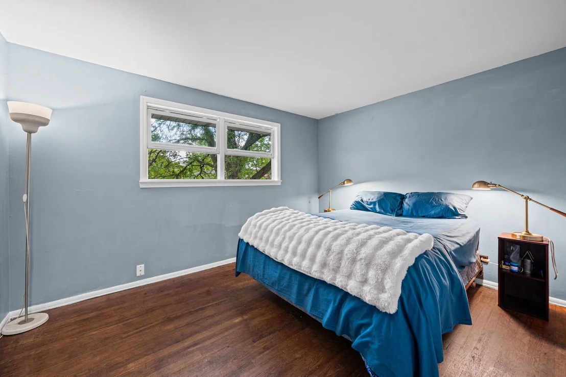 Photo of 933 Webster Lane