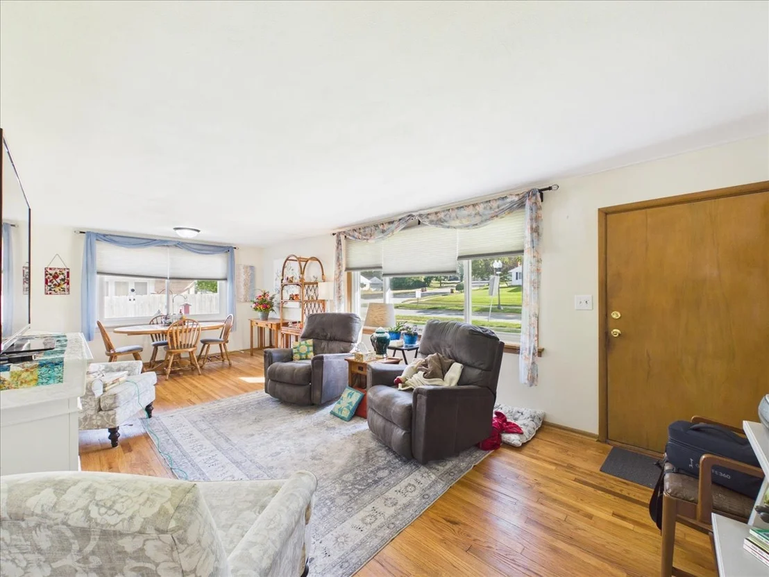 Photo of 220 FAIRVIEW Boulevard
