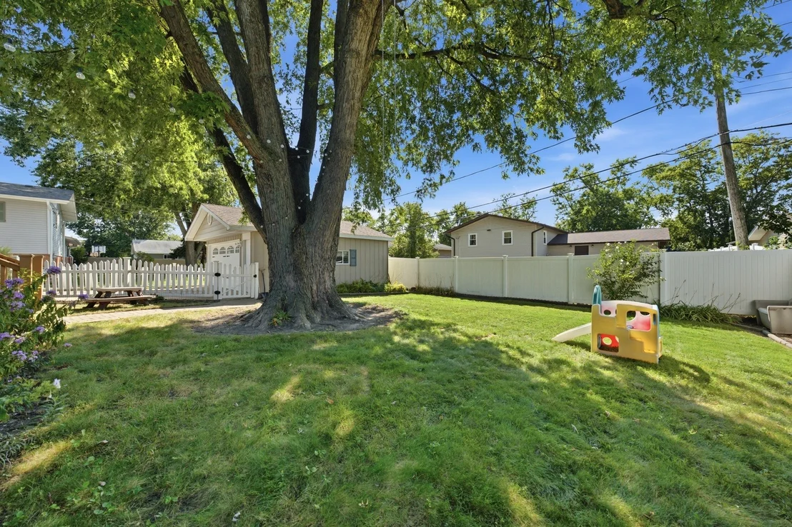 Photo of 15124 Hillside Avenue