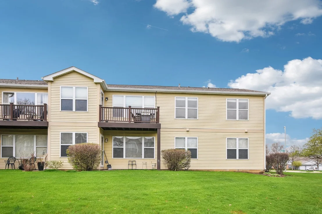 Photo of Unit D at 402 Woodview Circle
