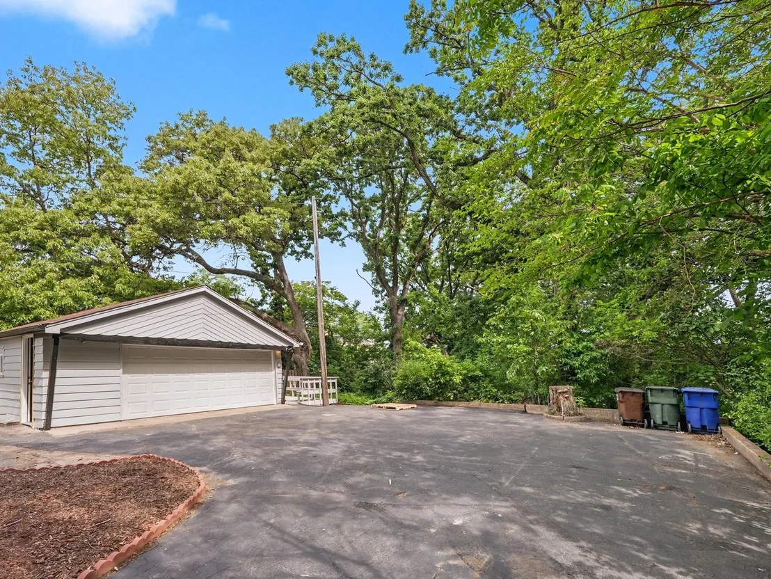 Photo of 1650 Cedar Road