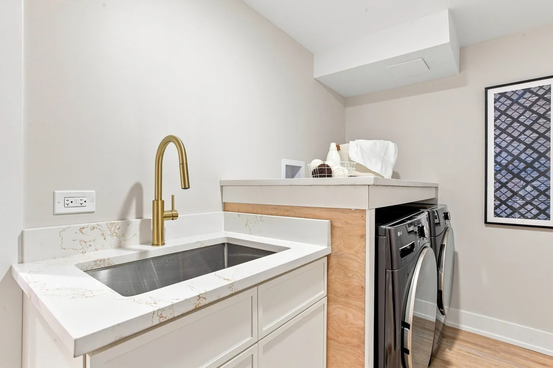 Photo of 435 E 46th Place