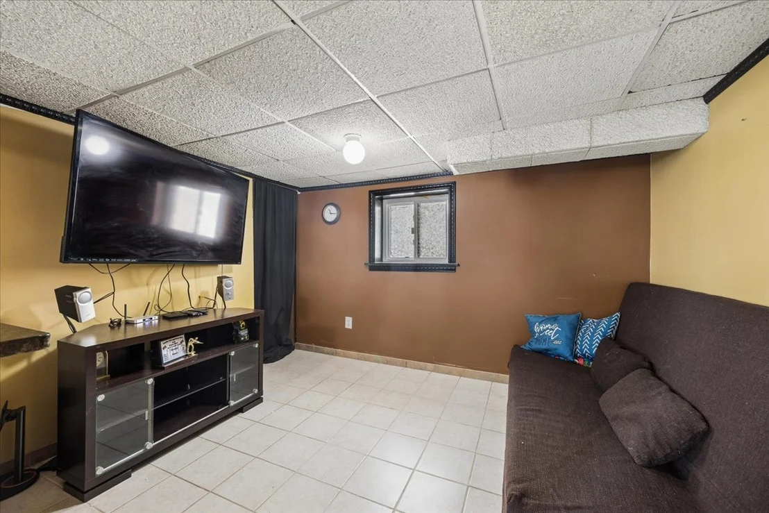 Photo of 3833 Maple Avenue