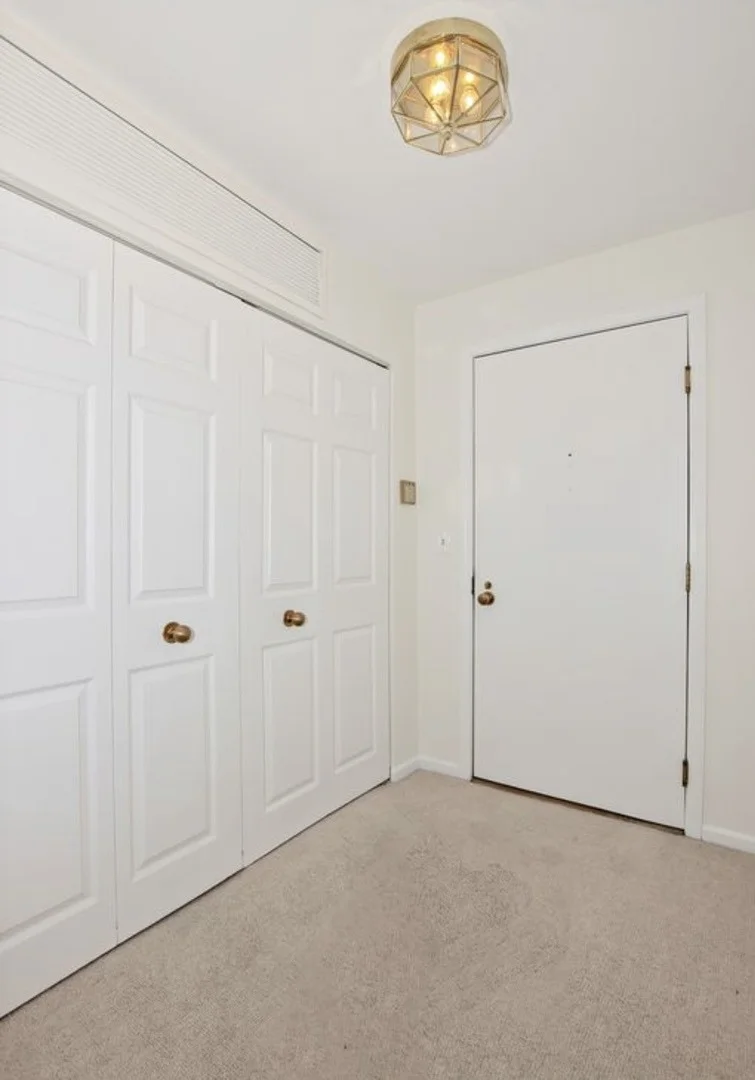 Photo of Unit 207 at 2000 Chestnut Avenue