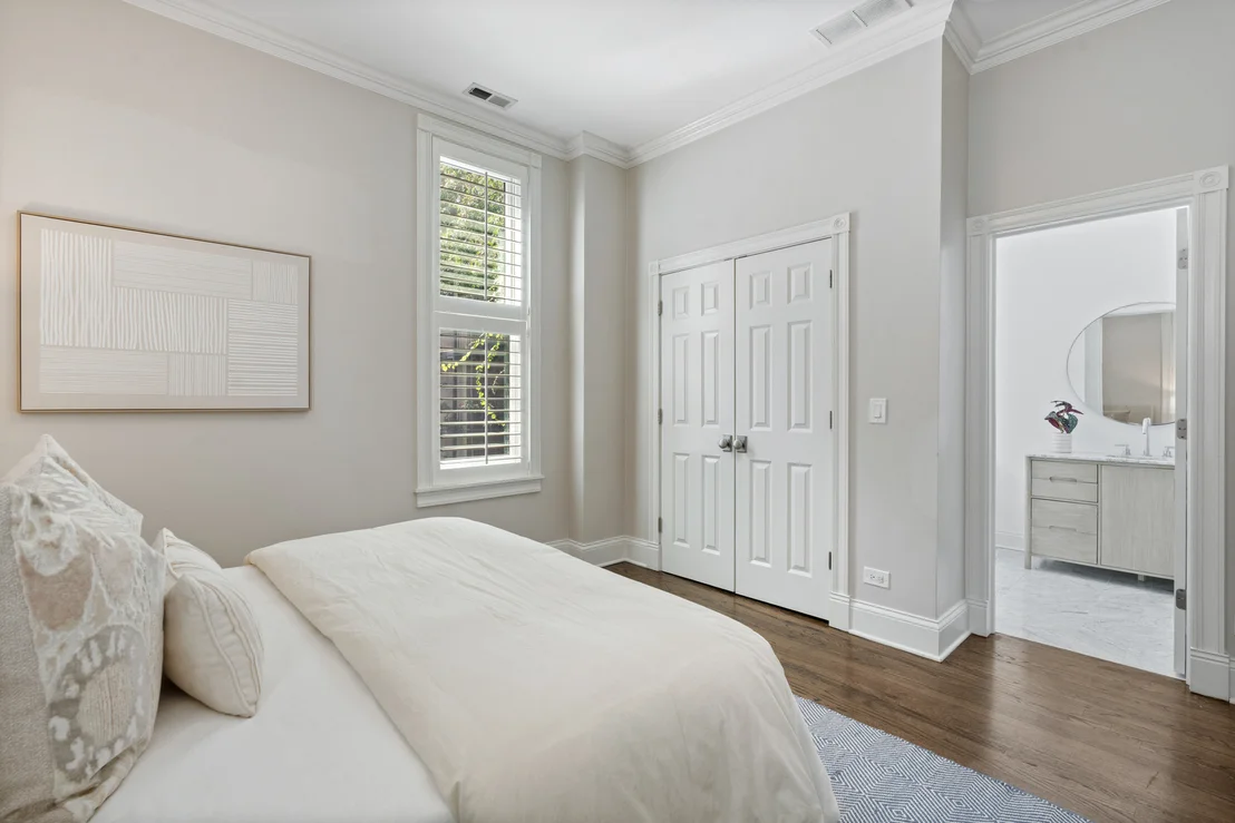 Photo of 119 W Delaware Place
