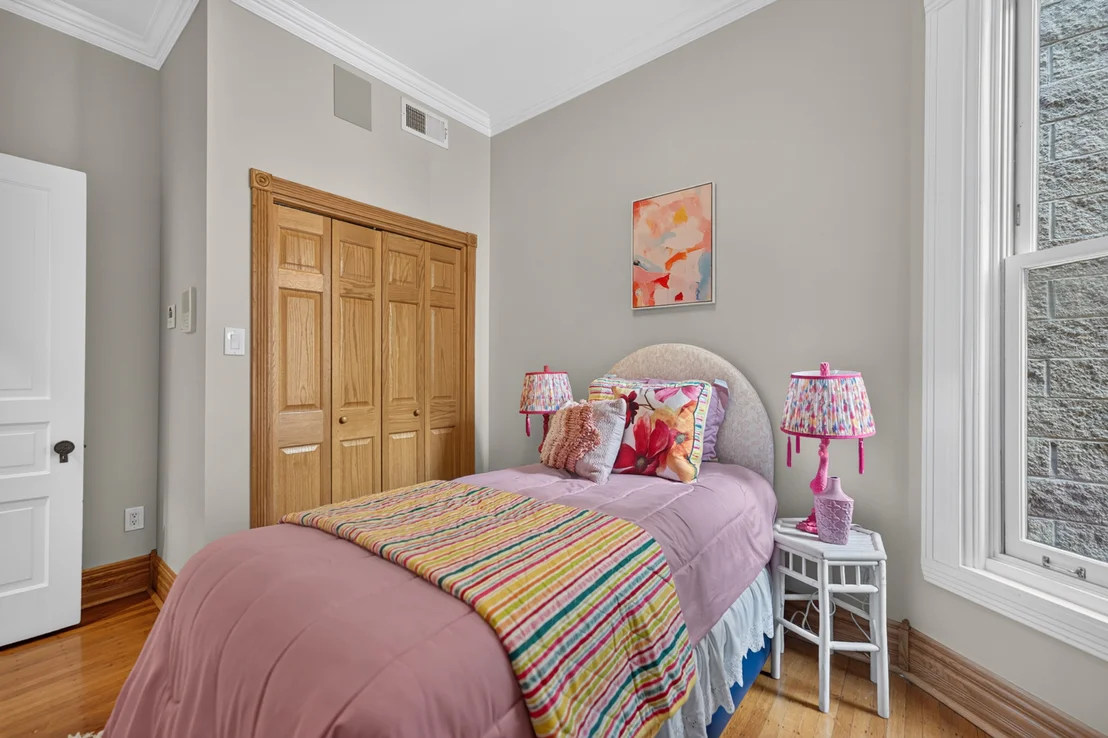 Photo of 634 W Briar Place