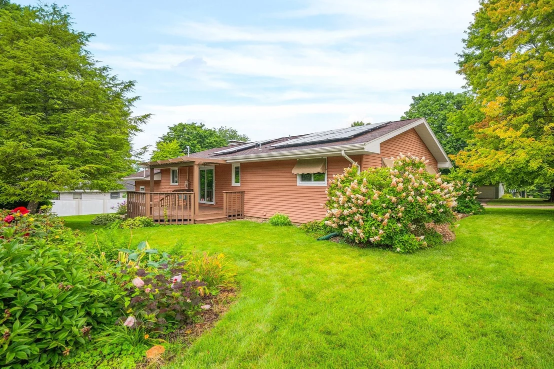 Photo of 221 Hillside Lane